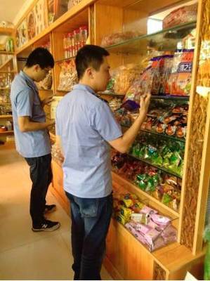 長(zhǎng)風(fēng)站食品安全百日大排查行動(dòng) 筑牢食品銷(xiāo)售安全防線